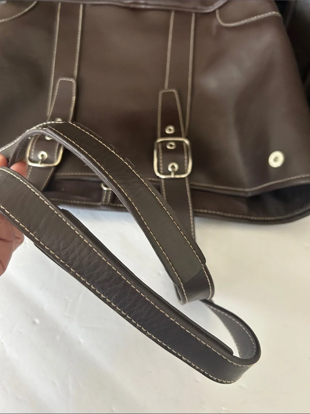 Classic Brown Leather Tote Bag with Contrasting Stitching
